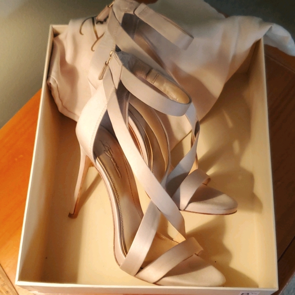 Devon satin, Imagine by Vince Camuto light sand